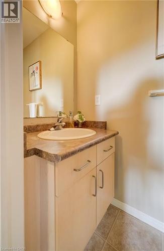35 Grosvenor Lane, Cambridge, ON - Indoor Photo Showing Bathroom