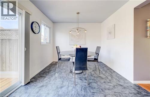 35 Grosvenor Lane, Cambridge, ON - Indoor Photo Showing Dining Room