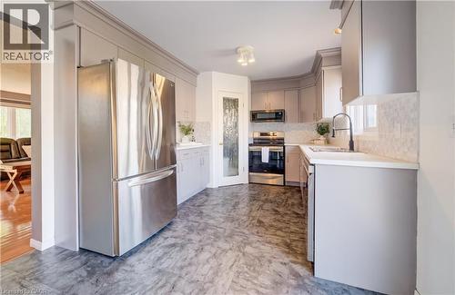 35 Grosvenor Lane, Cambridge, ON - Indoor Photo Showing Kitchen With Stainless Steel Kitchen