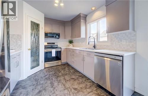 35 Grosvenor Lane, Cambridge, ON - Indoor Photo Showing Kitchen With Stainless Steel Kitchen