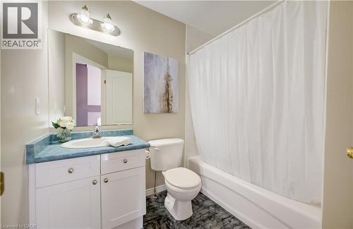 35 Grosvenor Lane, Cambridge, ON - Indoor Photo Showing Bathroom
