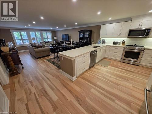 10 Archdeacon Clark Trail, Hamilton, ON - Indoor Photo Showing Kitchen With Upgraded Kitchen