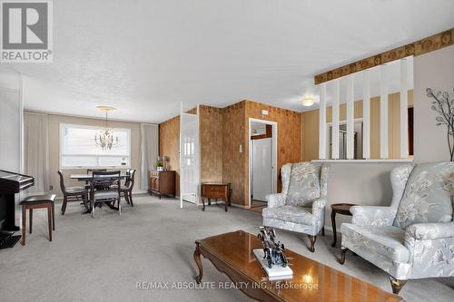 2799 Dumaurier Avenue, Ottawa, ON - Indoor Photo Showing Living Room