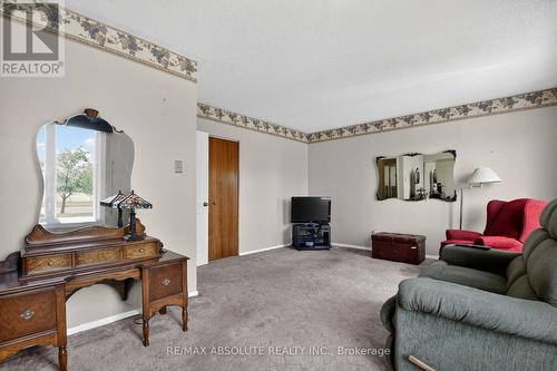 2799 Dumaurier Avenue, Ottawa, ON - Indoor Photo Showing Living Room