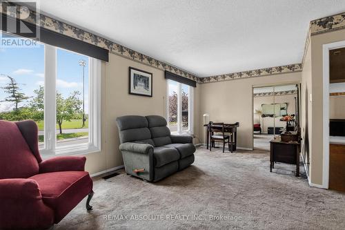 2799 Dumaurier Avenue, Ottawa, ON - Indoor Photo Showing Living Room
