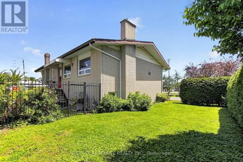 2799 Dumaurier Avenue, Ottawa, ON - Outdoor