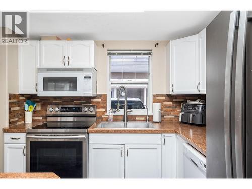 2395 Pleasant Valley Road Unit# 5, Armstrong, BC - Indoor Photo Showing Kitchen With Double Sink