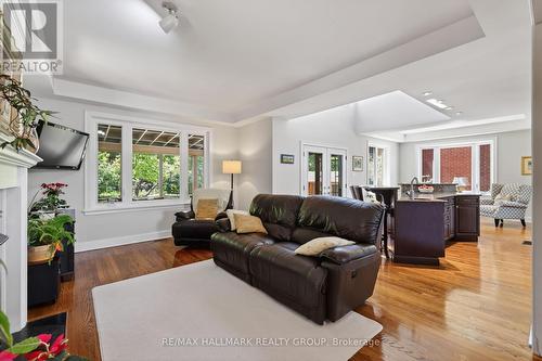 2043 Riverside Drive, Ottawa, ON - Indoor Photo Showing Living Room
