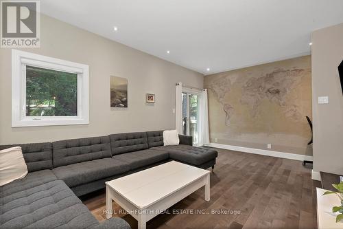Living Room - 501 Wilbrod Street, Ottawa, ON - Indoor Photo Showing Living Room