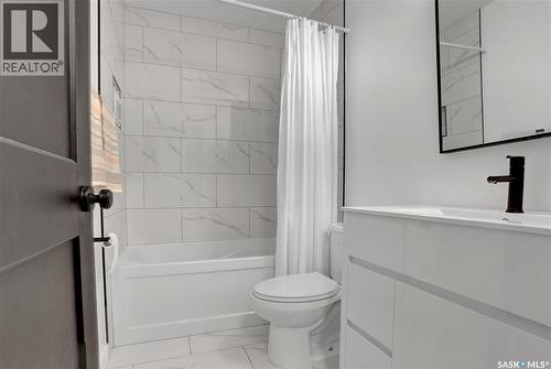 1114 Bayda Crescent, Regina, SK - Indoor Photo Showing Bathroom
