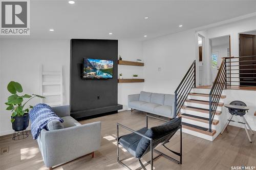 1114 Bayda Crescent, Regina, SK - Indoor Photo Showing Living Room