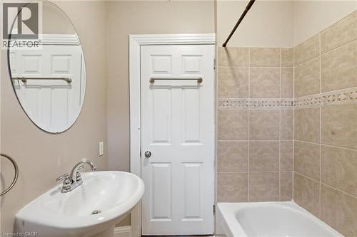 643 Wilson Street, Hamilton, ON - Indoor Photo Showing Bathroom
