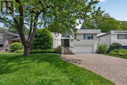 11 SAGUENAY AVENUE Toronto, ON M5N 2Y5