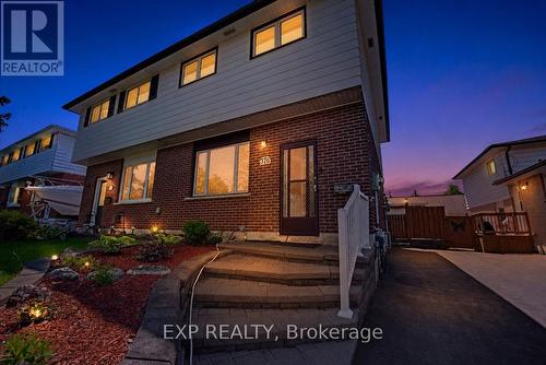 376 SURREY DRIVE  Oshawa, ON L1G 6H1