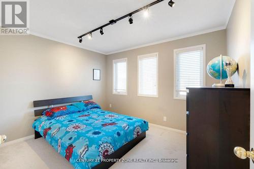 582 Plantation Gate, Newmarket, ON - Indoor Photo Showing Bedroom