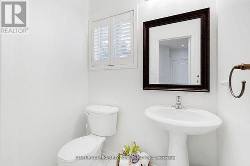 582 Plantation Gate, Newmarket, ON - Indoor Photo Showing Bathroom