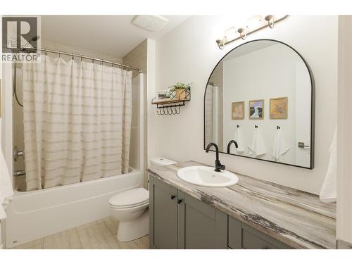 1209 Bergamot Avenue, Kelowna, BC - Indoor Photo Showing Bathroom