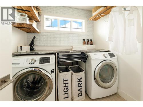 1209 Bergamot Avenue, Kelowna, BC - Indoor Photo Showing Laundry Room