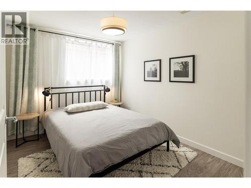 1209 Bergamot Avenue, Kelowna, BC - Indoor Photo Showing Bedroom