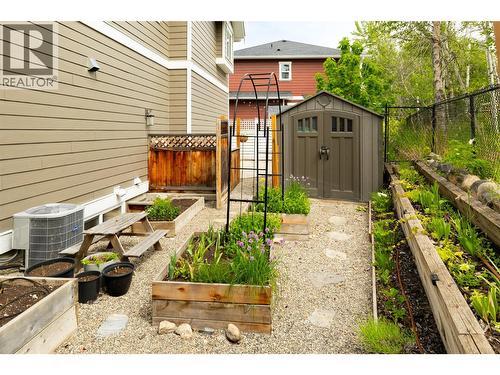 1209 Bergamot Avenue, Kelowna, BC - Outdoor With Exterior