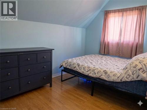 54 Edinburgh Avenue, Hamilton, ON - Indoor Photo Showing Bedroom
