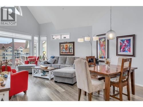 This photo has the owners furnishings but they have now been removed. - 1088 Sunset Drive Unit# 635, Kelowna, BC - Indoor