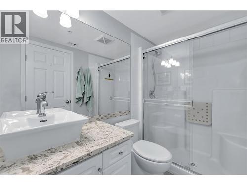 1088 Sunset Drive Unit# 635, Kelowna, BC - Indoor Photo Showing Bathroom