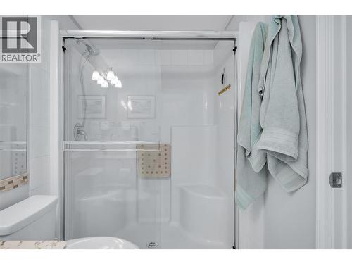 1088 Sunset Drive Unit# 635, Kelowna, BC - Indoor Photo Showing Bathroom