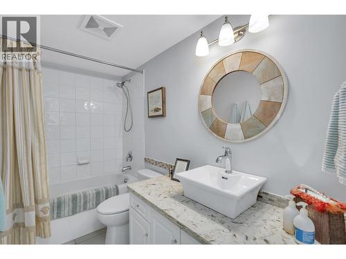 1088 Sunset Drive Unit# 635, Kelowna, BC - Indoor Photo Showing Bathroom