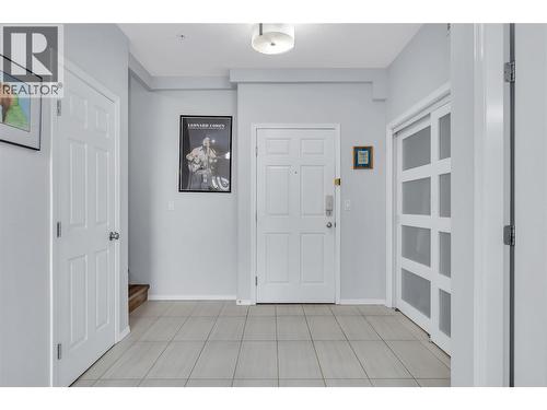 1088 Sunset Drive Unit# 635, Kelowna, BC - Indoor Photo Showing Other Room