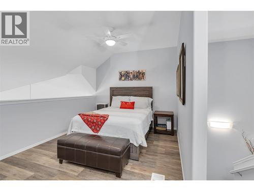 This photo has the owners furnishings but they have now been removed. - 1088 Sunset Drive Unit# 635, Kelowna, BC - Indoor Photo Showing Bedroom
