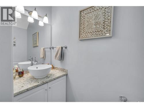 1088 Sunset Drive Unit# 635, Kelowna, BC - Indoor Photo Showing Bathroom