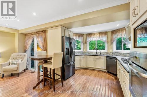 63 Haskell Crescent, Aurora, ON - Indoor Photo Showing Kitchen