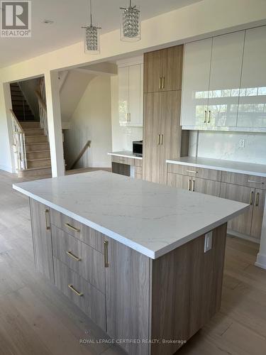 5612 Thorn Lane, Burlington, ON - Indoor Photo Showing Kitchen