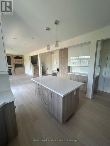 5612 Thorn Lane, Burlington, ON - Indoor Photo Showing Kitchen