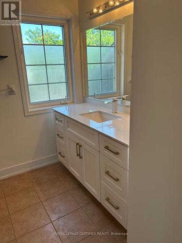 5612 Thorn Lane, Burlington, ON - Indoor