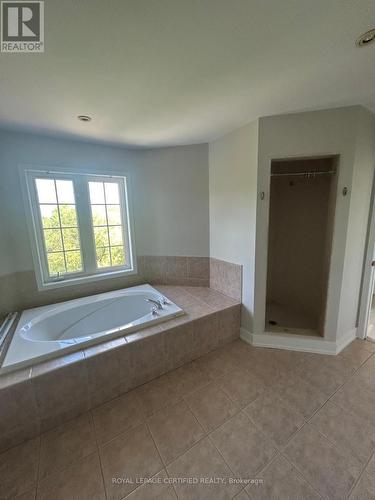 5612 Thorn Lane, Burlington, ON - Indoor Photo Showing Bathroom
