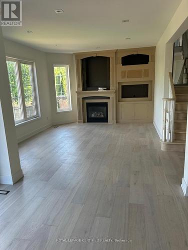 5612 Thorn Lane, Burlington, ON - Indoor Photo Showing Living Room With Fireplace