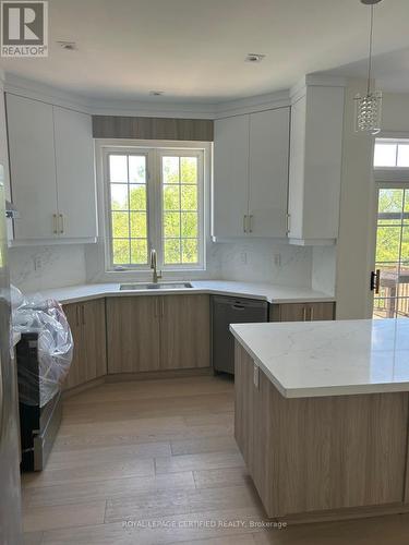 5612 Thorn Lane, Burlington, ON - Indoor Photo Showing Kitchen