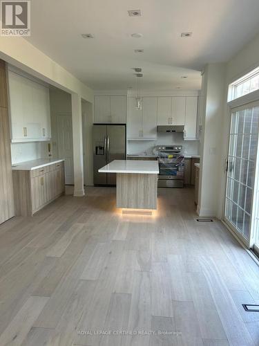 5612 Thorn Lane, Burlington, ON - Indoor Photo Showing Kitchen