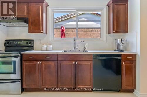 3268 Mainsail Crescent, Mississauga, ON - Indoor Photo Showing Kitchen