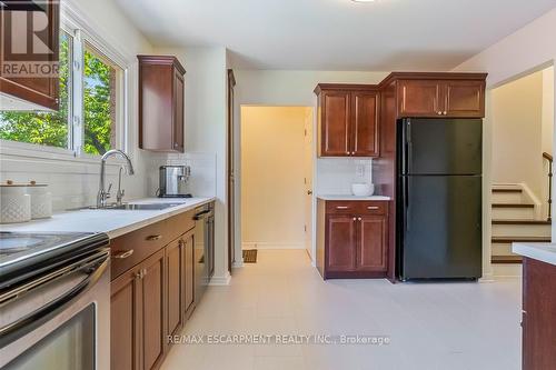 3268 Mainsail Crescent, Mississauga, ON - Indoor Photo Showing Kitchen