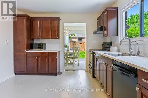 3268 Mainsail Crescent, Mississauga, ON - Indoor Photo Showing Kitchen