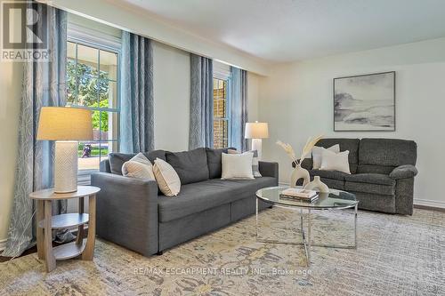 3268 Mainsail Crescent, Mississauga, ON - Indoor Photo Showing Living Room