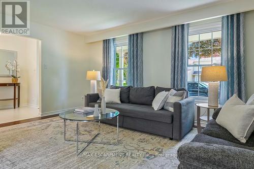 3268 Mainsail Crescent, Mississauga, ON - Indoor Photo Showing Living Room