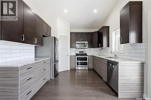 270 Newton Link, Saskatoon, SK - Indoor Photo Showing Kitchen With Stainless Steel Kitchen With Upgraded Kitchen