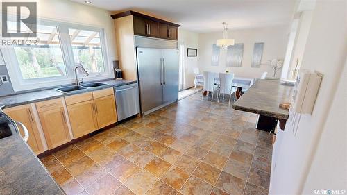 Sw22-15-15-W2, Rm Of Francis #127 Sk, Francis Rm No. 127, SK - Indoor Photo Showing Kitchen With Double Sink