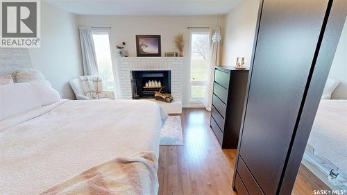 Sw22-15-15-W2, Rm Of Francis #127 Sk, Francis Rm No. 127, SK - Indoor Photo Showing Bedroom With Fireplace