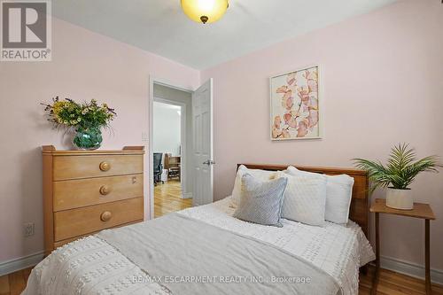 304 St Andrews Drive, Hamilton, ON - Indoor Photo Showing Bedroom