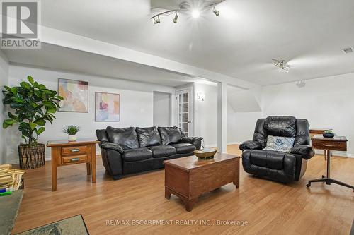 304 St Andrews Drive, Hamilton, ON - Indoor Photo Showing Living Room